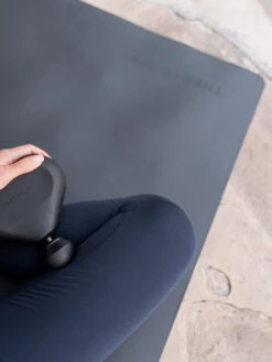Theragun Multi-Purpose Non-slip Yoga & Fitness Mat - Black -Wellness Yoga Shop s1qpvzyzi4g